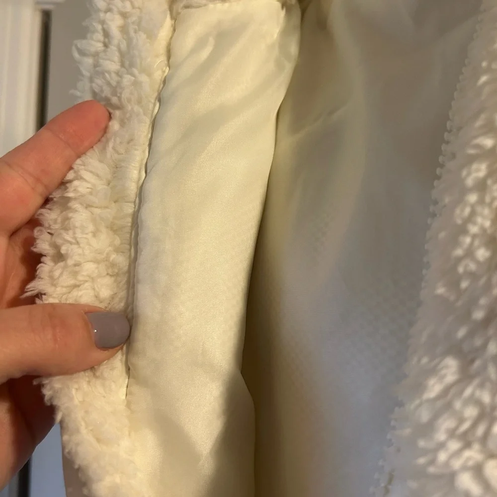 Zyia Cozy White Sherpa Kids Vest NWT - Picture 5 of 7